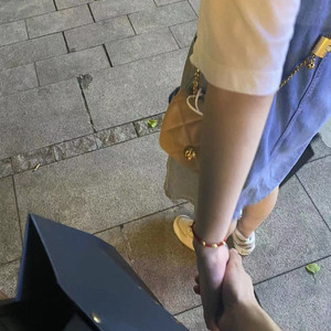 苏晴忘穿内裤坐公交车被揉到视频
